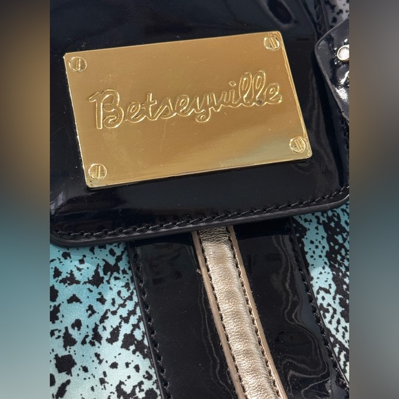 Betsey Johnson “Betseyville” Vintage Ombre Python Print Tote Bag - Picture 5 of 11